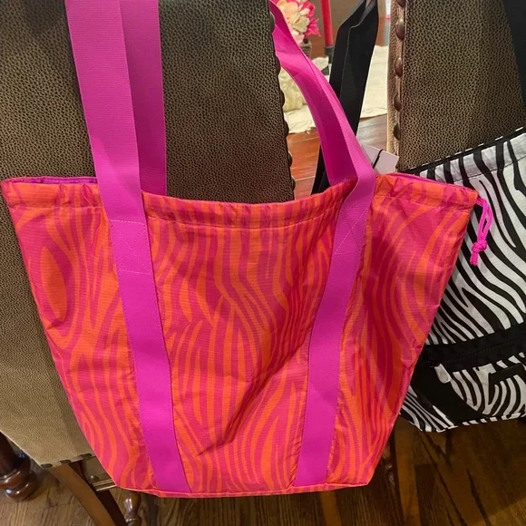 UGG NWT Frannie Cinch Totes - Picture 3 of 9